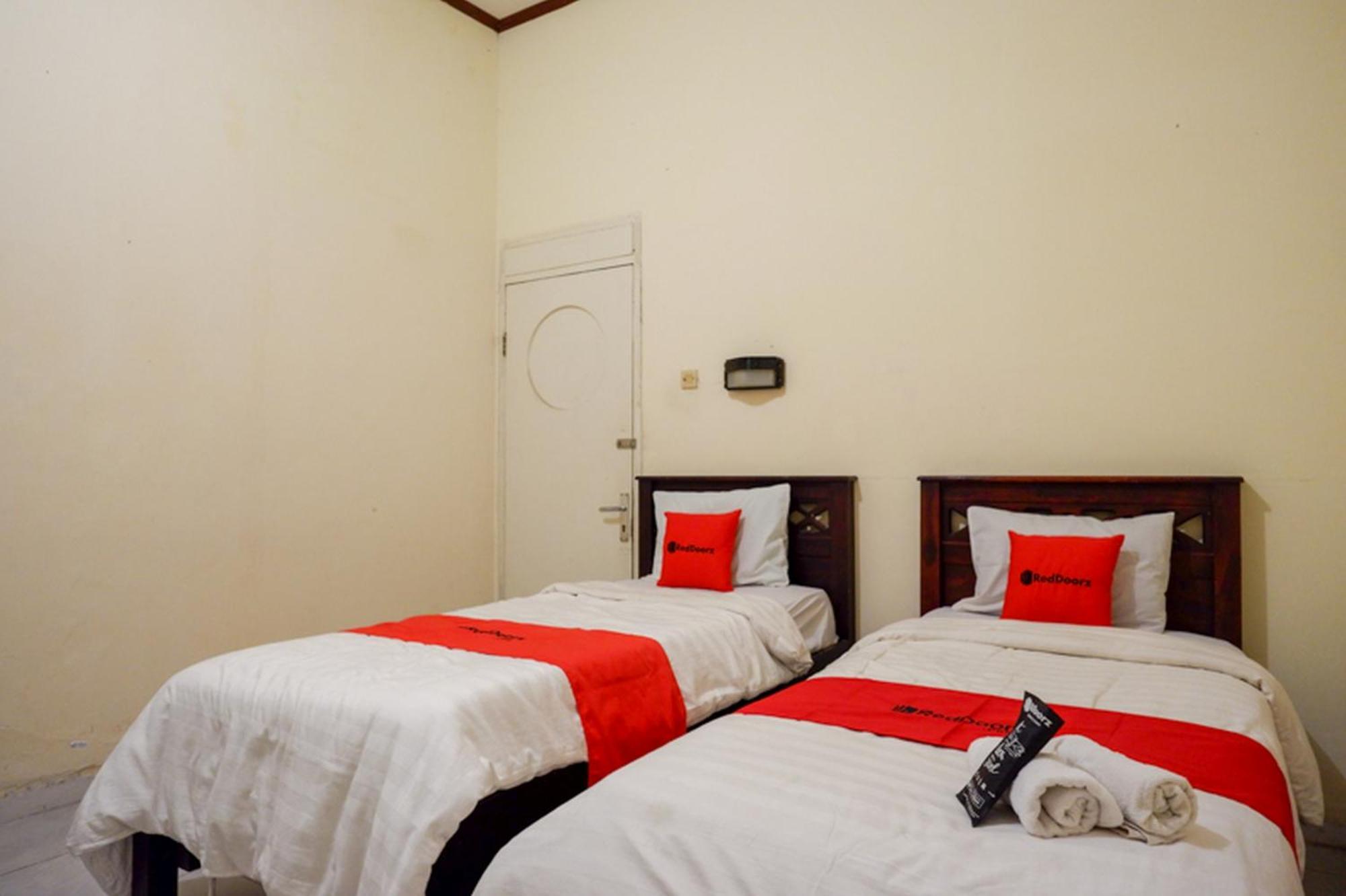 Reddoorz @ Citra Indah Hotel 2*