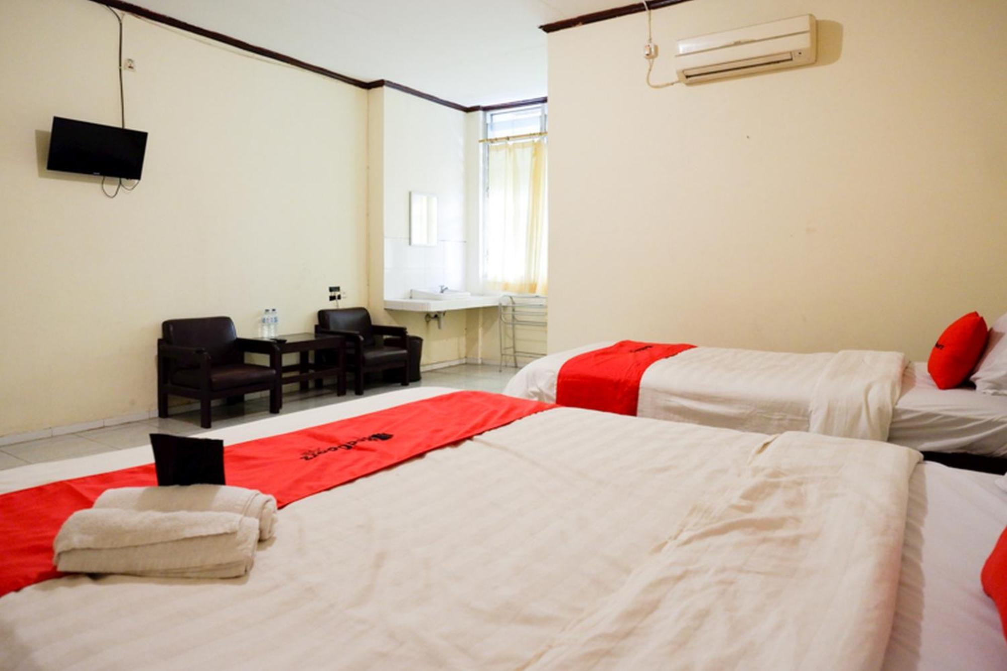 Hotel Reddoorz @ Citra Indah