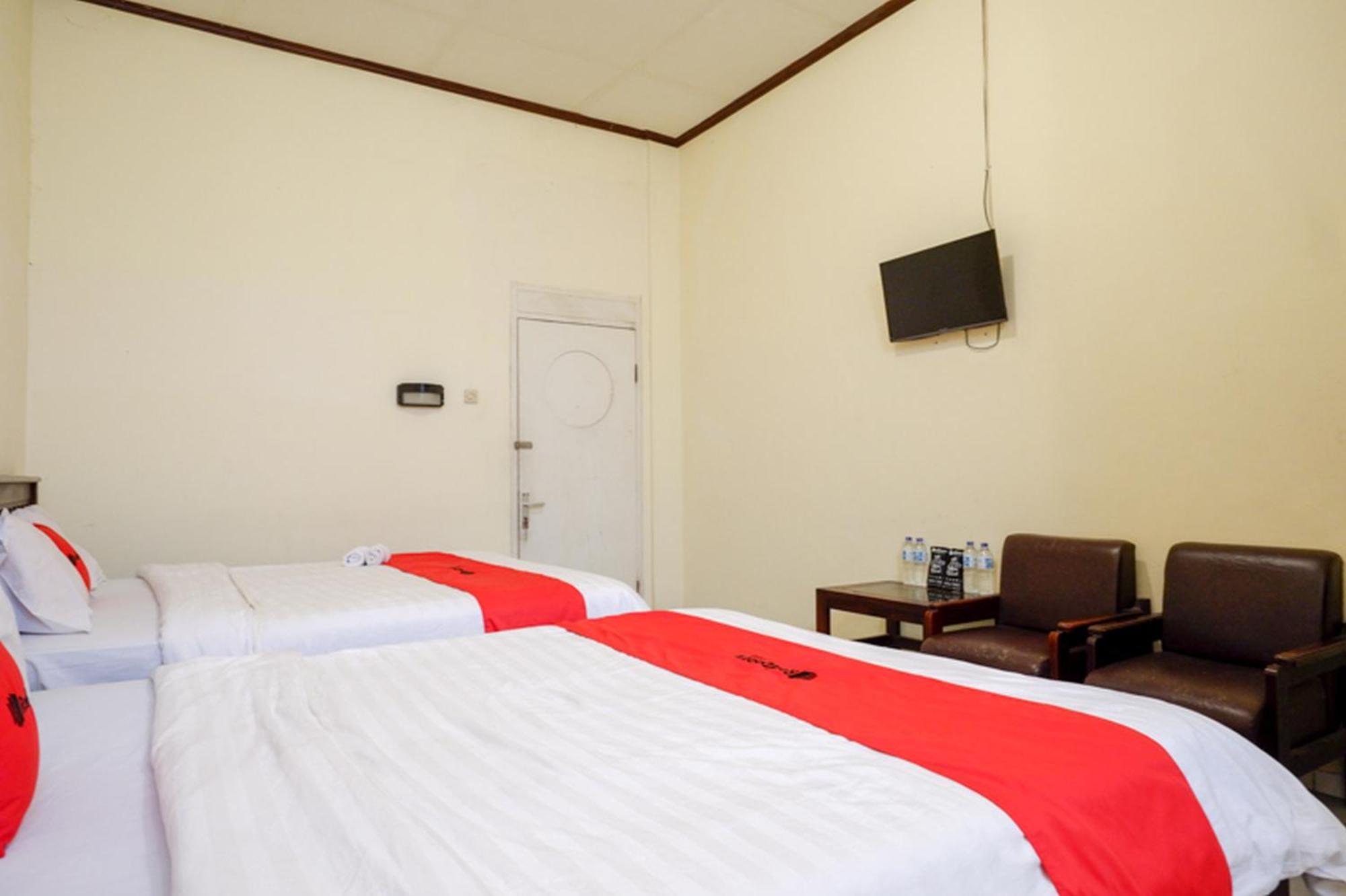 Reddoorz @ Citra Indah Hotel 2*